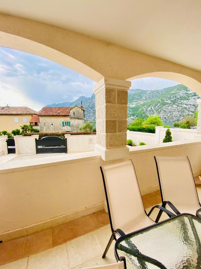 Villa Blanca Risan Buitenkant foto