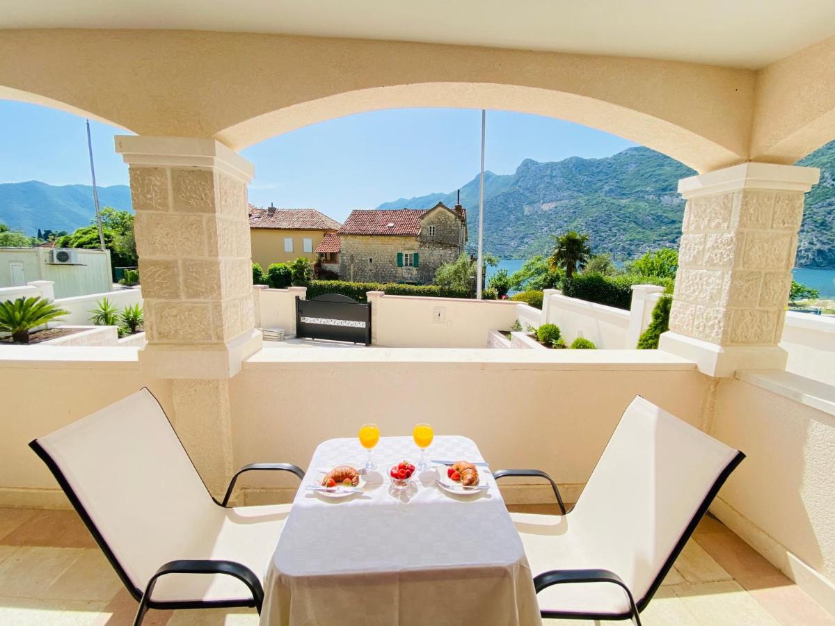 Villa Blanca Risan Buitenkant foto